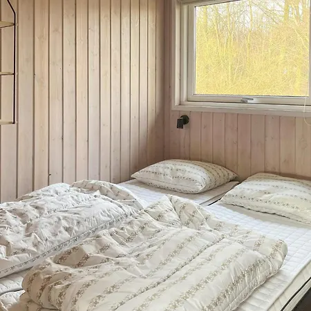 Beach Front Home In Aabenraa With Sauna بيت للعطل *