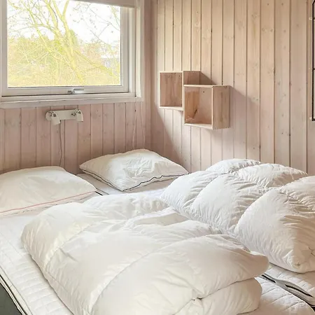 Beach Front Home In Aabenraa With Sauna أبينرا